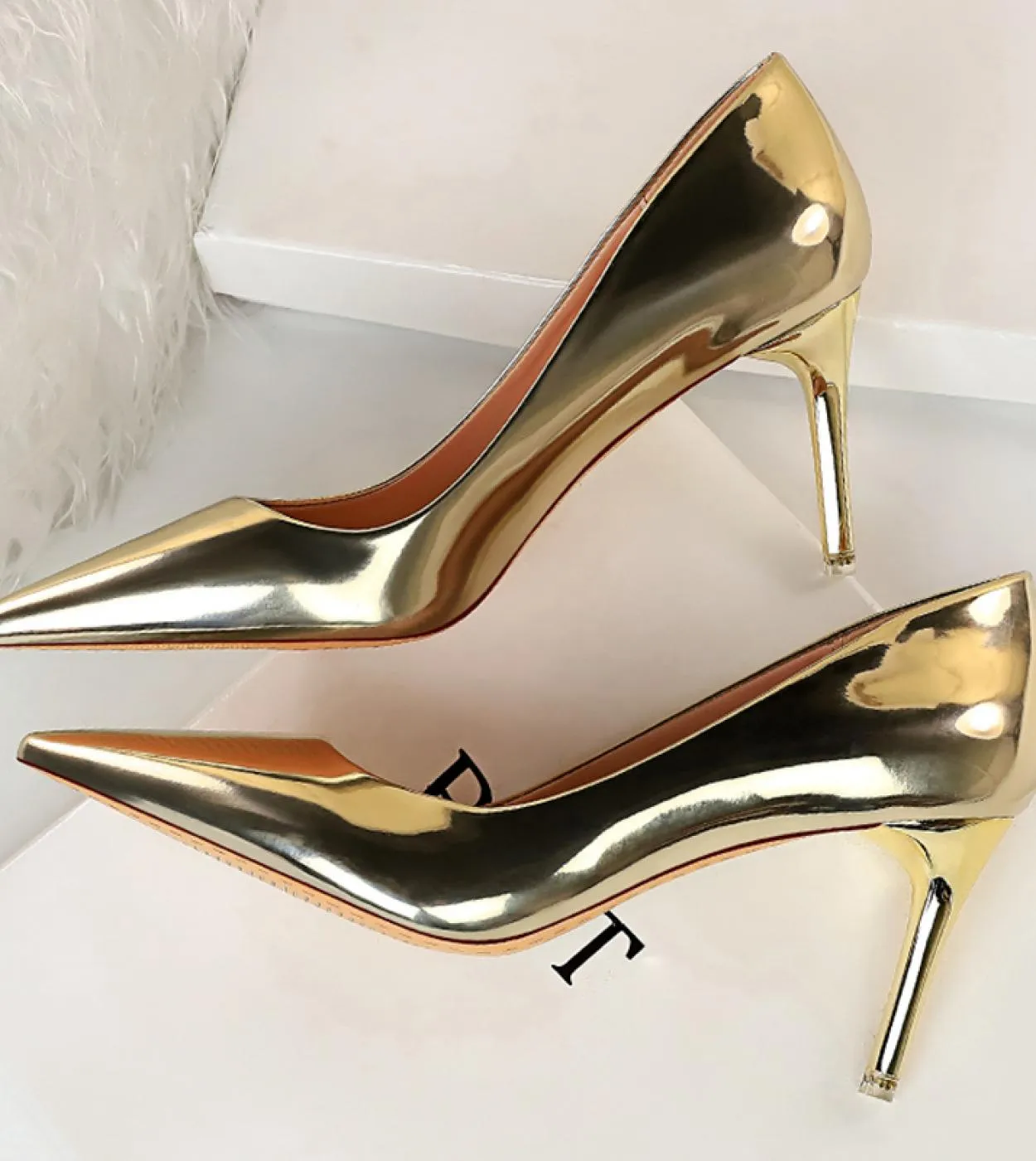 Scarpe da sposa in pelle Décolleté da ballo in pelle Tacchi alti in pelle Tacchi bassi in pelle 2023