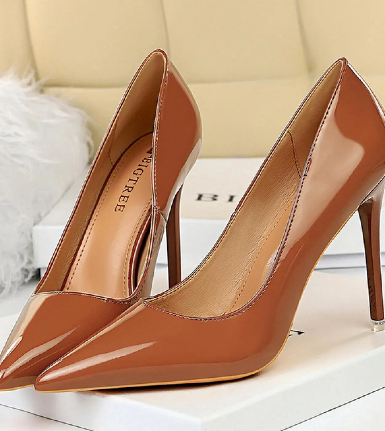 Scarpe da sposa in pelle Décolleté da ballo in pelle Tacchi alti in pelle Tacchi bassi in pelle 2023