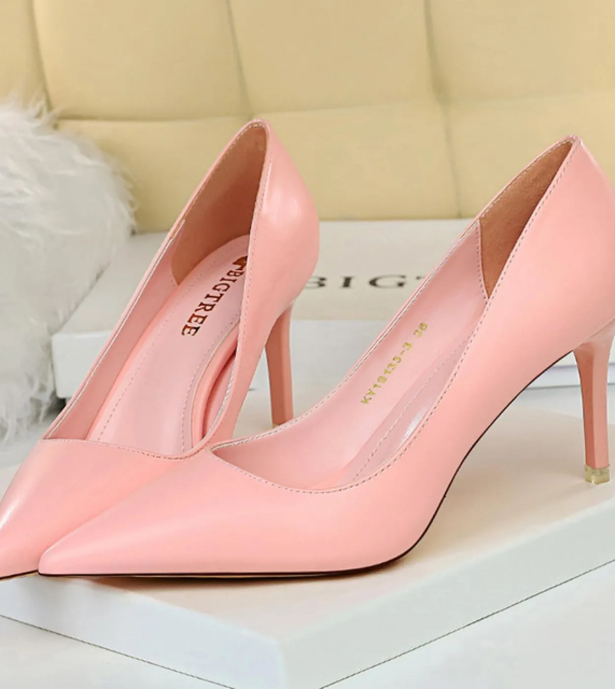 Scarpe da sposa in pelle Décolleté da ballo in pelle Tacchi alti in pelle Tacchi bassi in pelle 2023