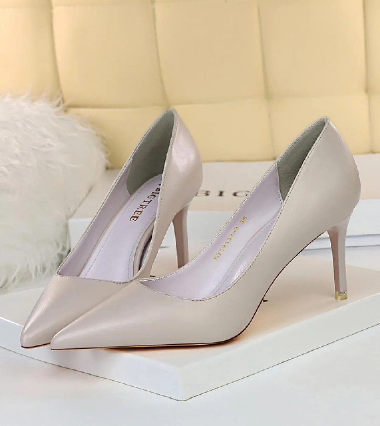 Scarpe da sposa in pelle Décolleté da ballo in pelle Tacchi alti in pelle Tacchi bassi in pelle 2023