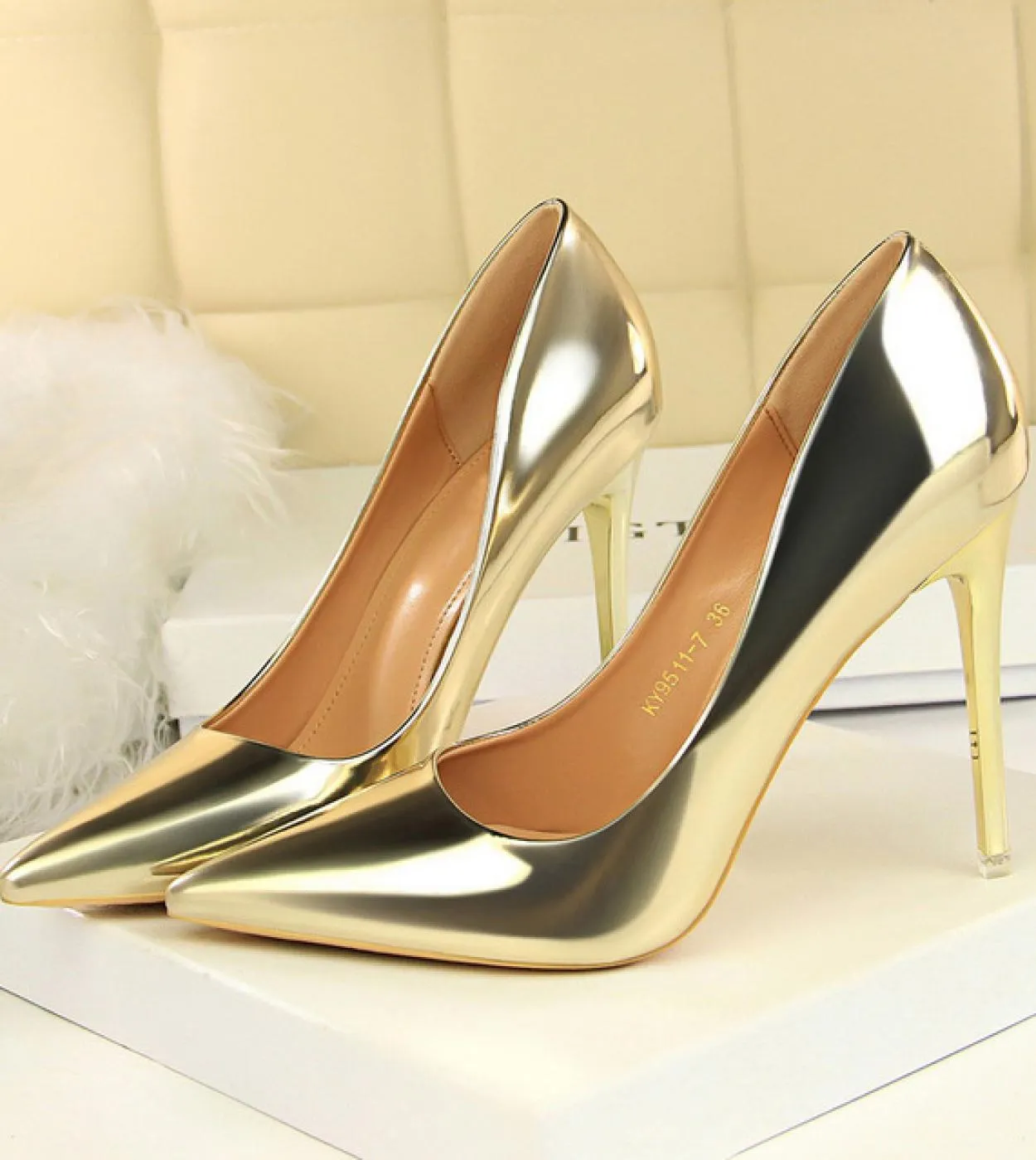 Scarpe da sposa in pelle Décolleté da ballo in pelle Tacchi alti in pelle Tacchi bassi in pelle 2023
