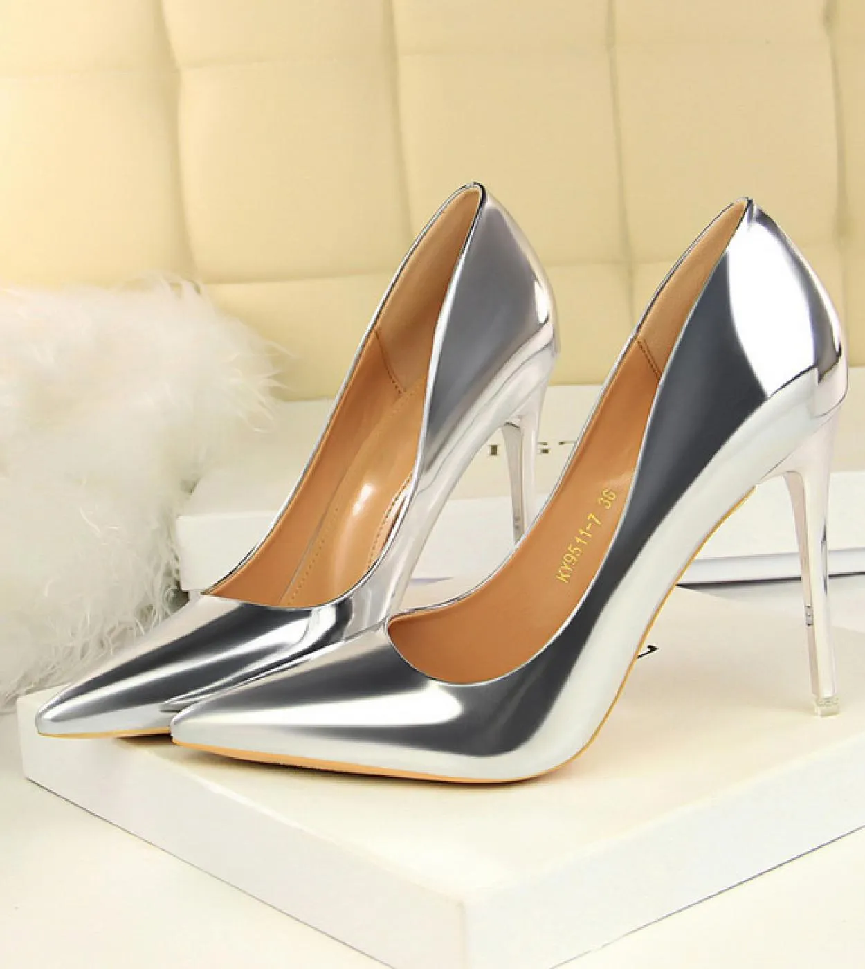Scarpe da sposa in pelle Décolleté da ballo in pelle Tacchi alti in pelle Tacchi bassi in pelle 2023